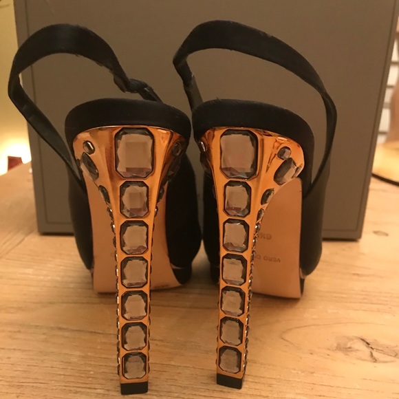 BCBGMaxAzria Shoes - BCBG neverworn shoe